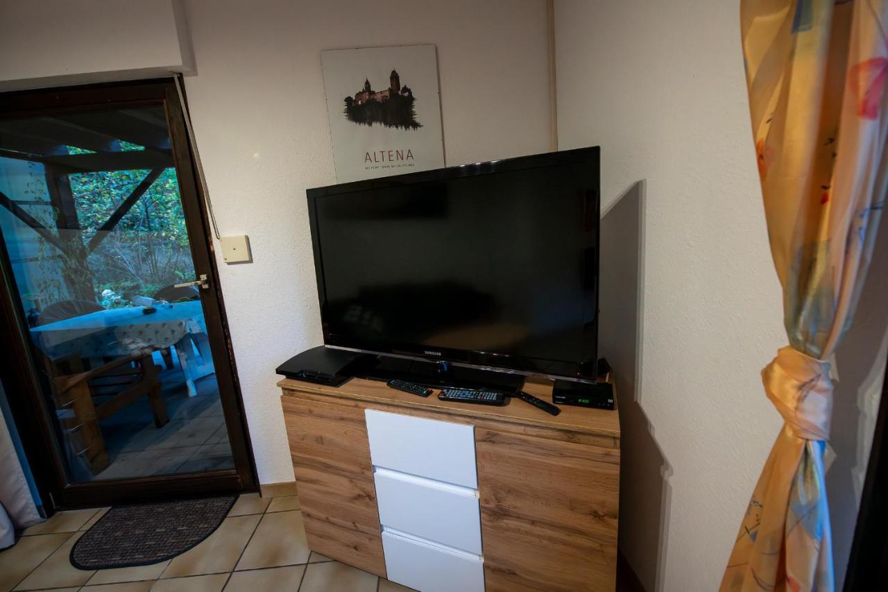 Schoene Ferienwohnung In Ruhiger Lage Altena Bagian luar foto