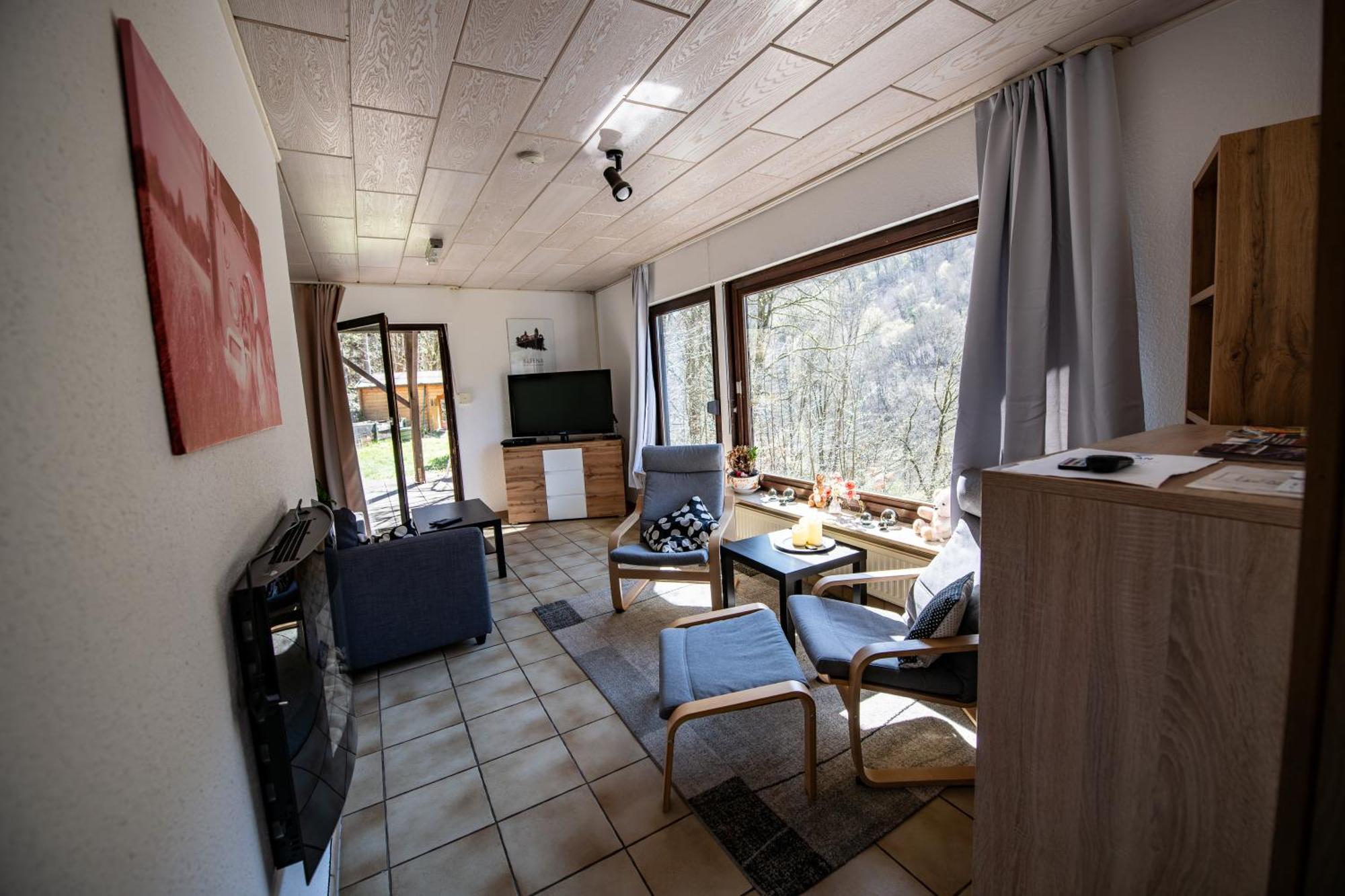 Schoene Ferienwohnung In Ruhiger Lage Altena Bagian luar foto