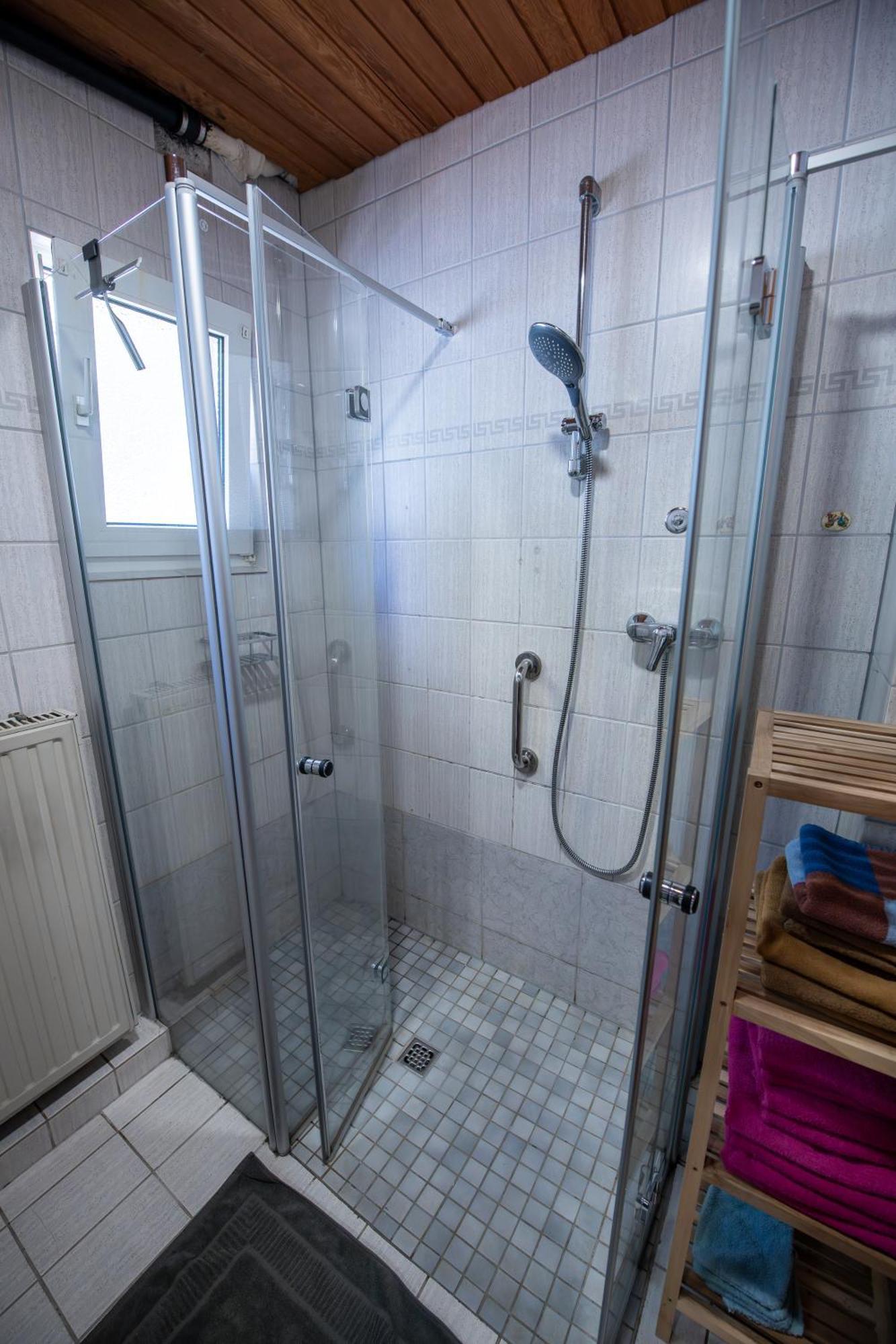 Schoene Ferienwohnung In Ruhiger Lage Altena Bagian luar foto