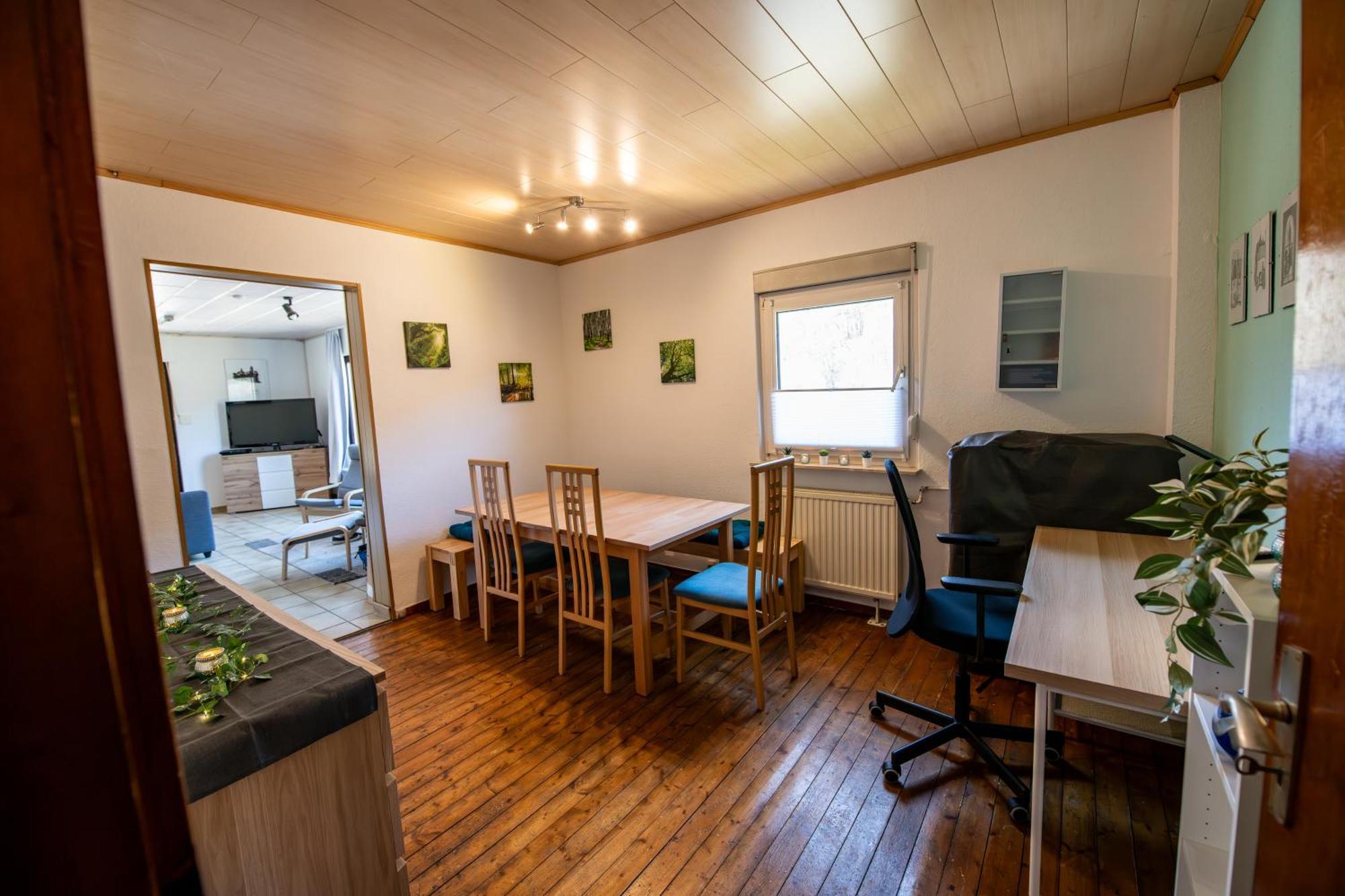 Schoene Ferienwohnung In Ruhiger Lage Altena Bagian luar foto